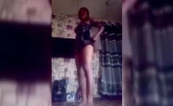 Modesta Undress To Show Her Ass
